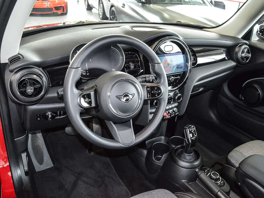 MINI Cooper (Bild 8/16)