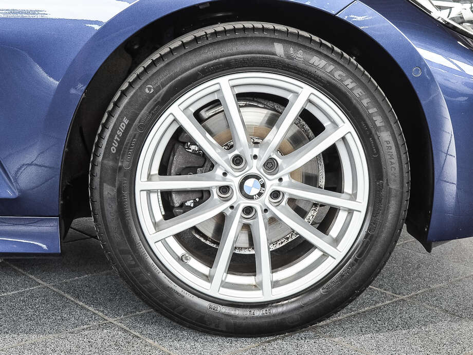 BMW 320d (Bild 6/18)