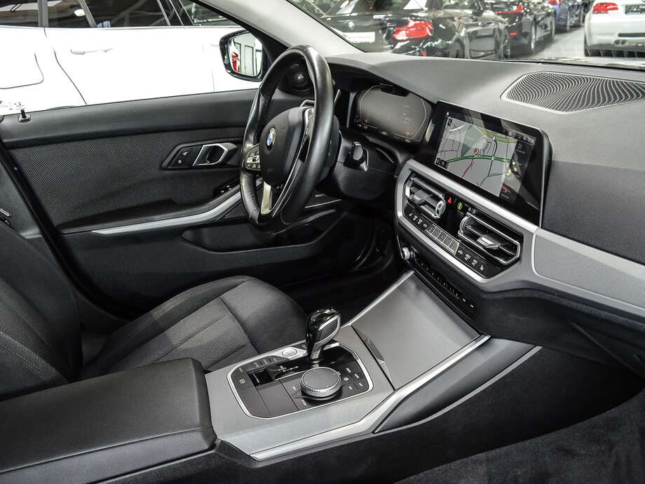 BMW 320d (Bild 7/18)