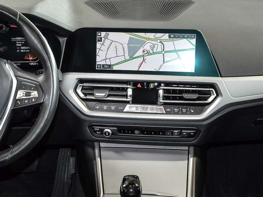 BMW 320d (Bild 10/18)