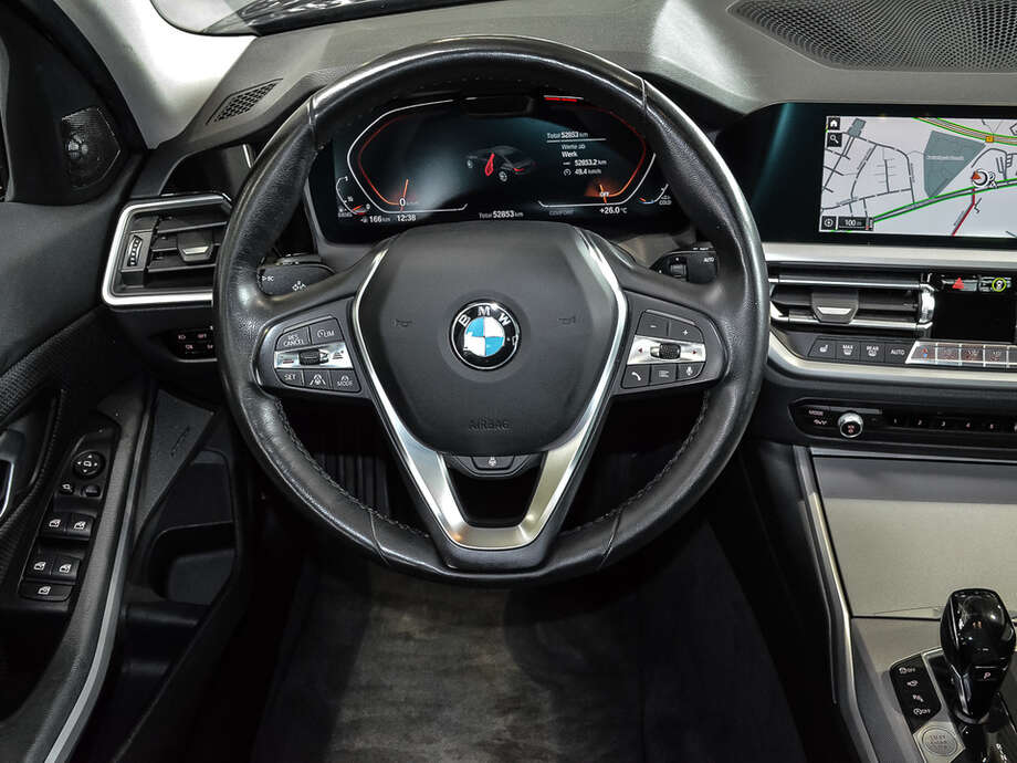 BMW 320d (Bild 11/18)