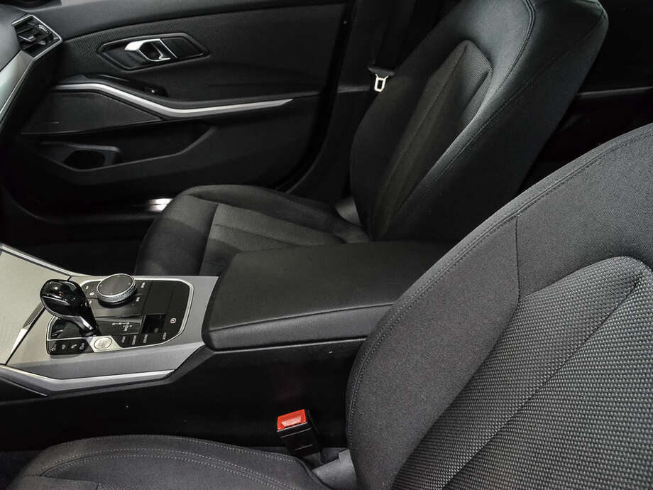 BMW 320d (Bild 13/18)