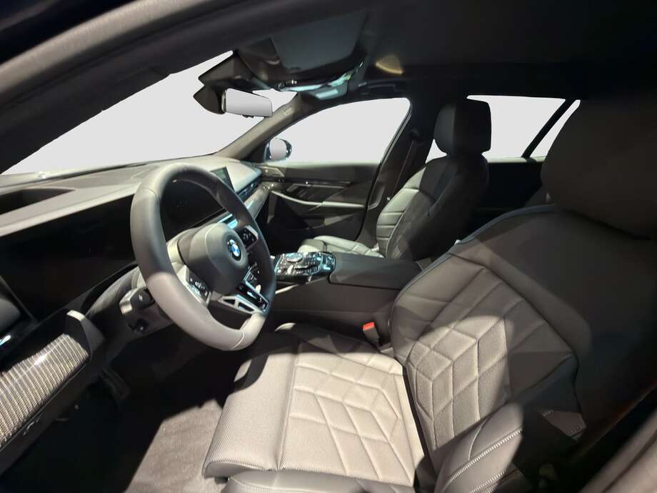 BMW 540 (Bild 10/12)