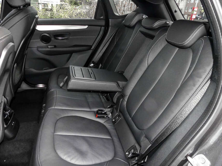 BMW 218 Active Tourer (Bild 17/19)