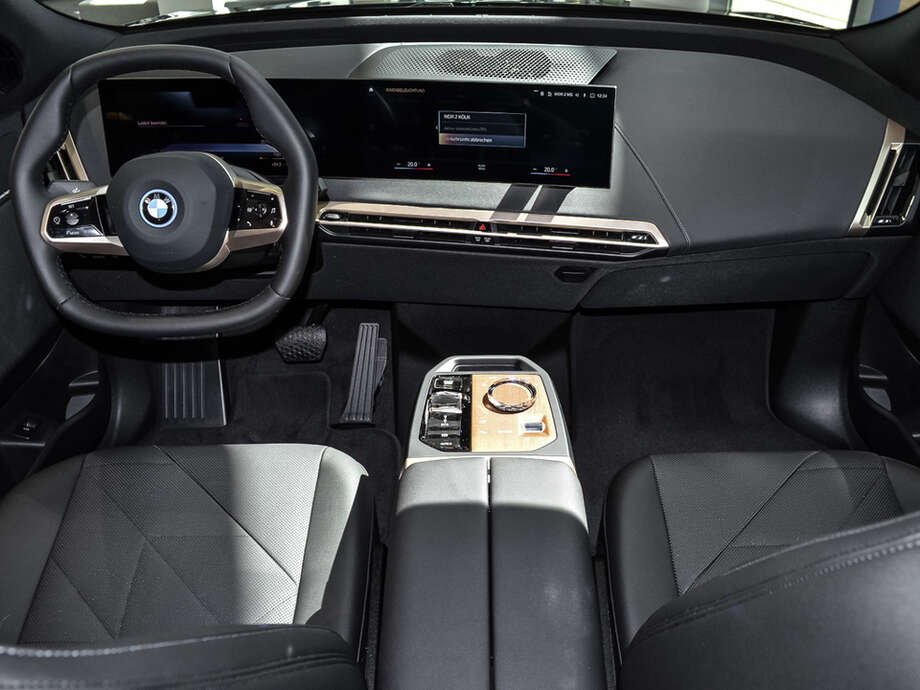 BMW iX (Bild 6/18)