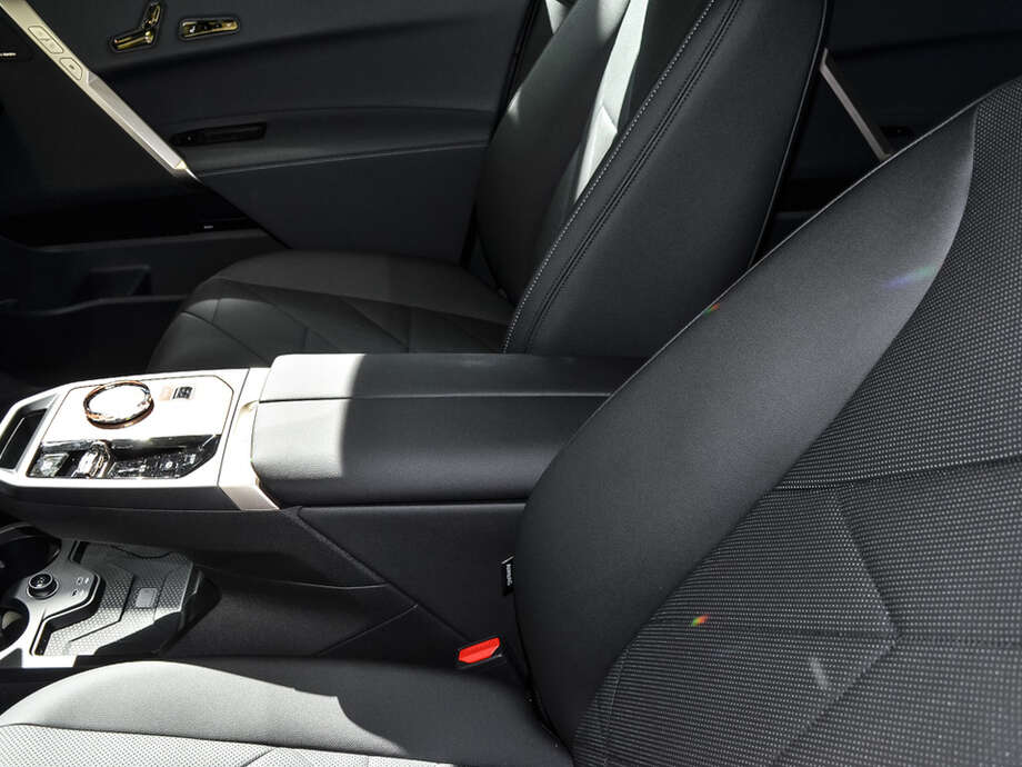 BMW iX (Bild 10/18)