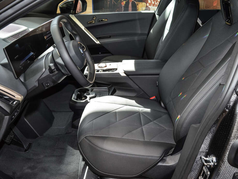 BMW iX (Bild 11/18)