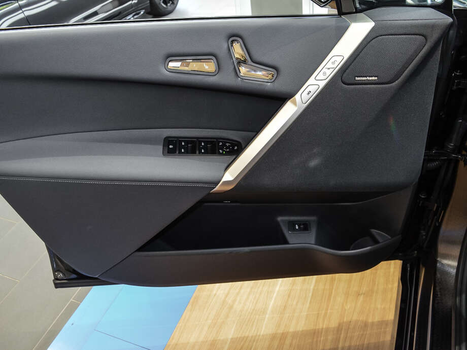 BMW iX (Bild 12/18)
