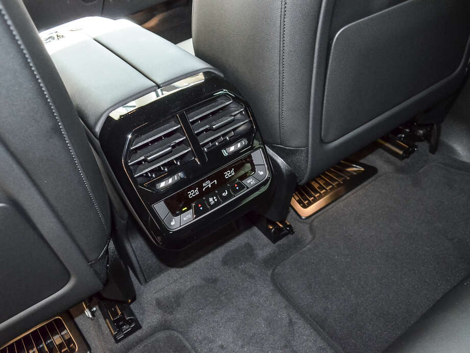 BMW iX (Bild 15/18)