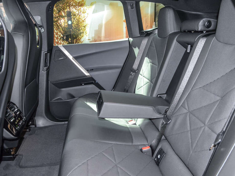 BMW iX (Bild 16/18)