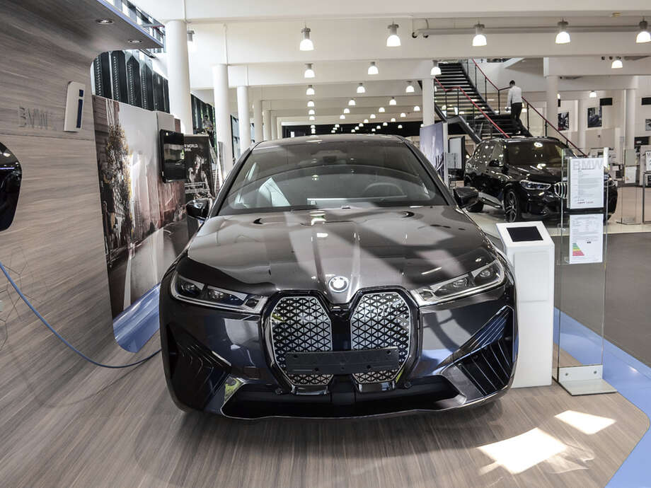 BMW iX (Bild 17/18)