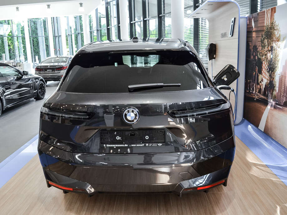 BMW iX (Bild 18/18)