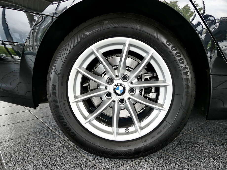 BMW 320d (Bild 6/14)