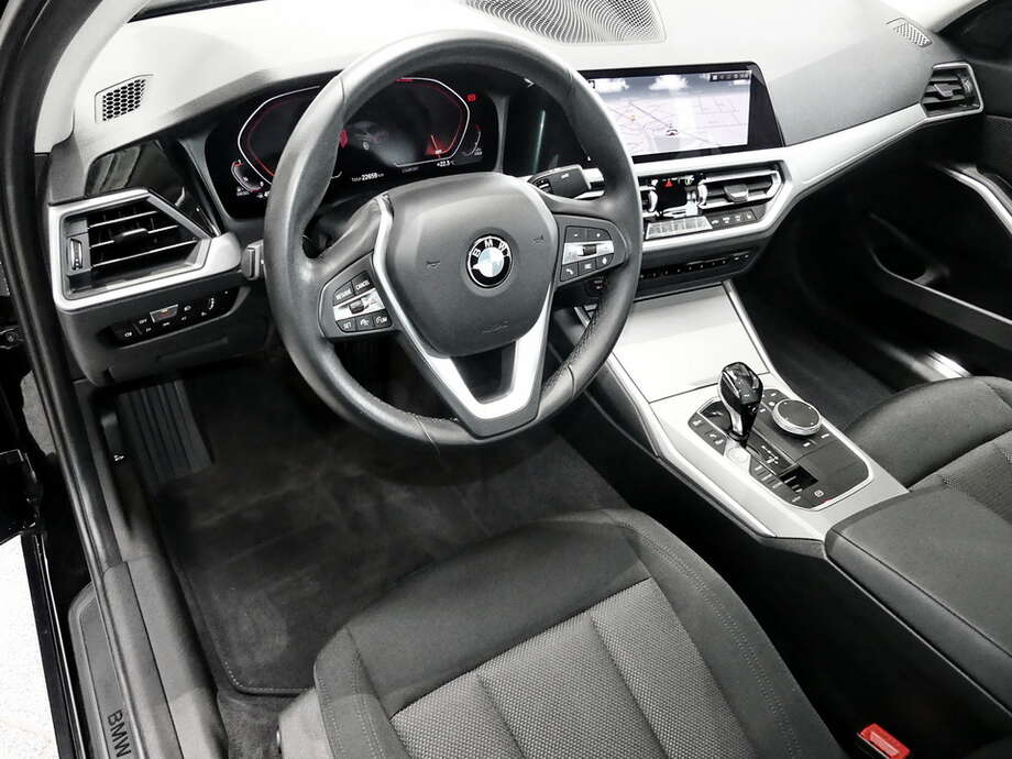 BMW 320d (Bild 7/14)