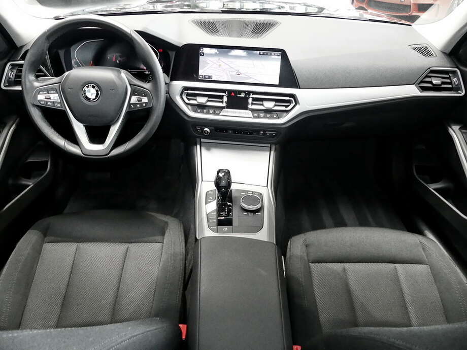 BMW 320d (Bild 8/14)