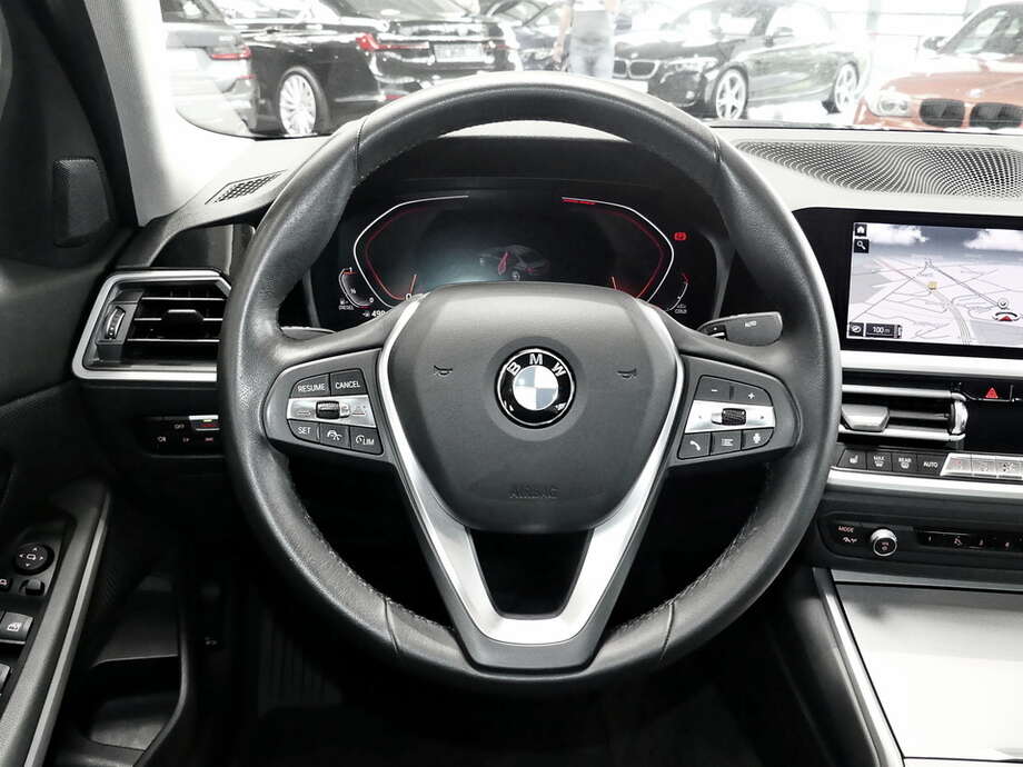 BMW 320d (Bild 9/14)