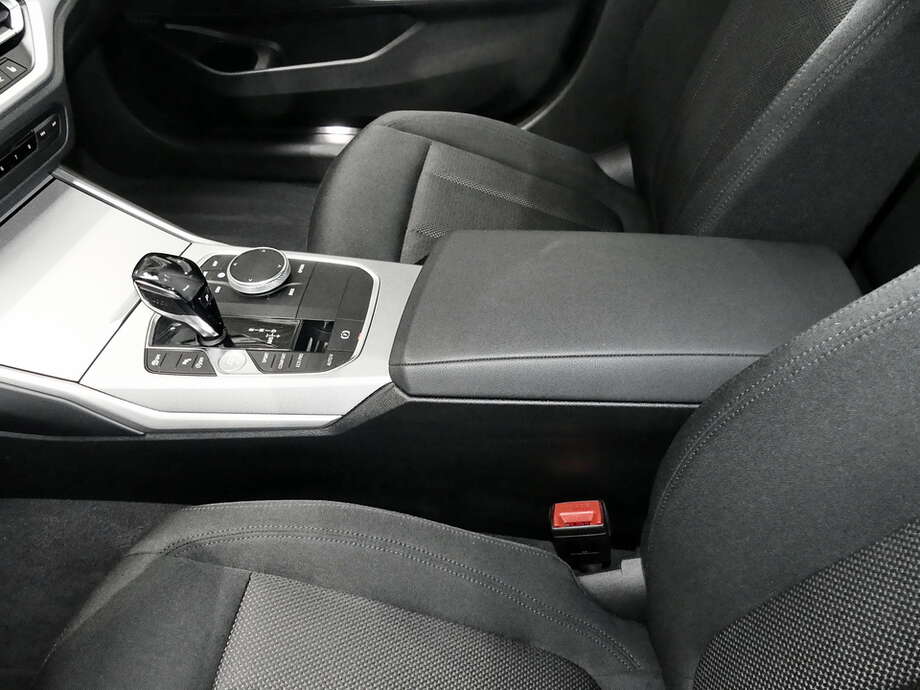 BMW 320d (Bild 11/14)