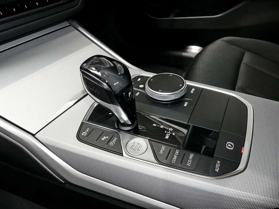 BMW 320d (Bild 12/14)