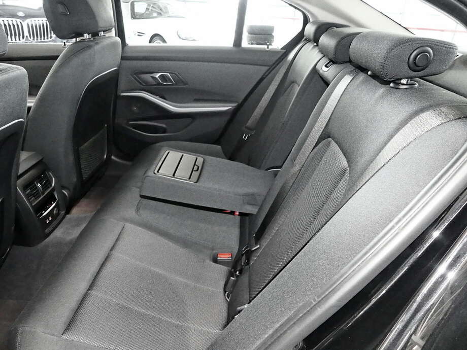 BMW 320d (Bild 13/14)