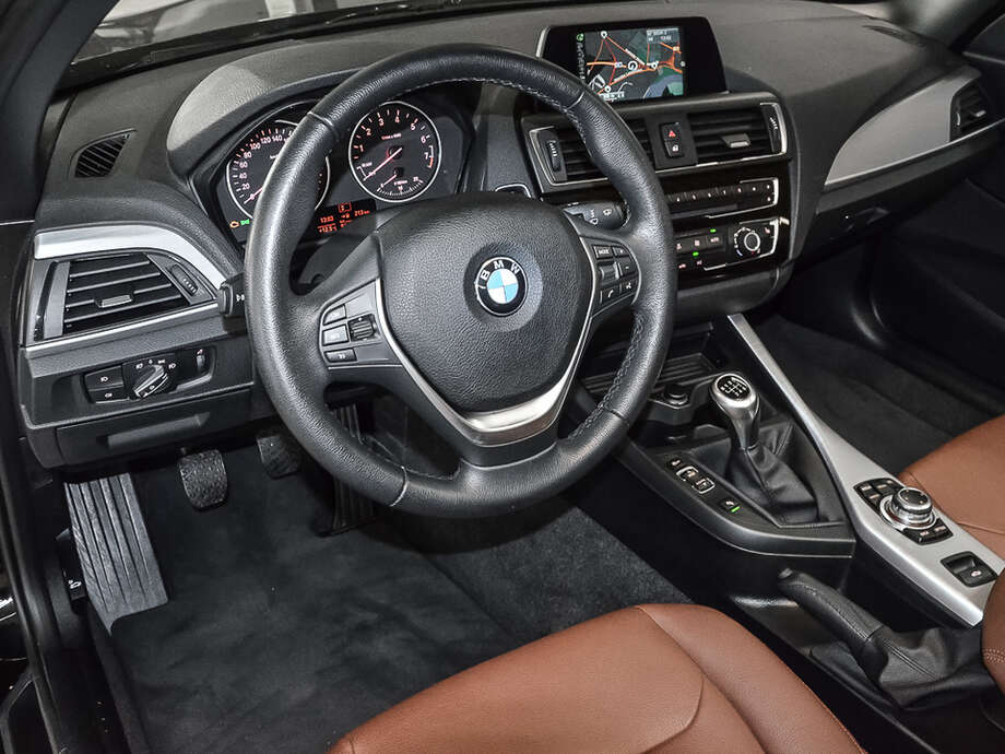 BMW 220i (Bild 8/16)