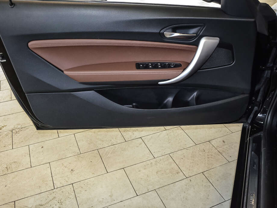 BMW 220i (Bild 15/16)