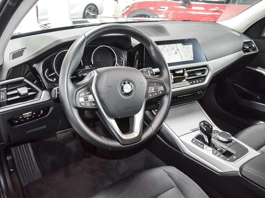 BMW 318i (Bild 8/17)