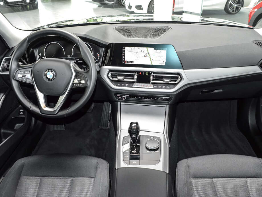BMW 318i (Bild 9/17)
