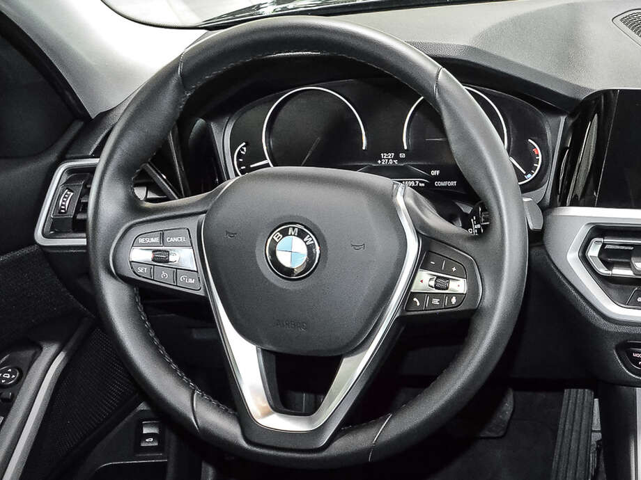 BMW 318i (Bild 10/17)