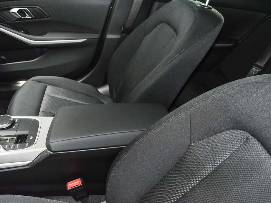 BMW 318i (Bild 13/17)