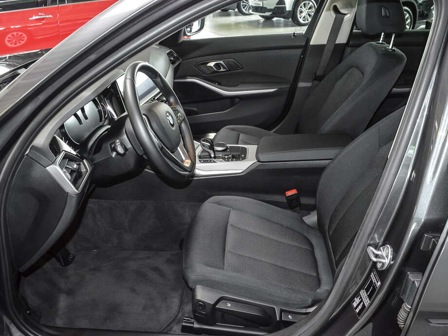 BMW 318i (Bild 14/17)