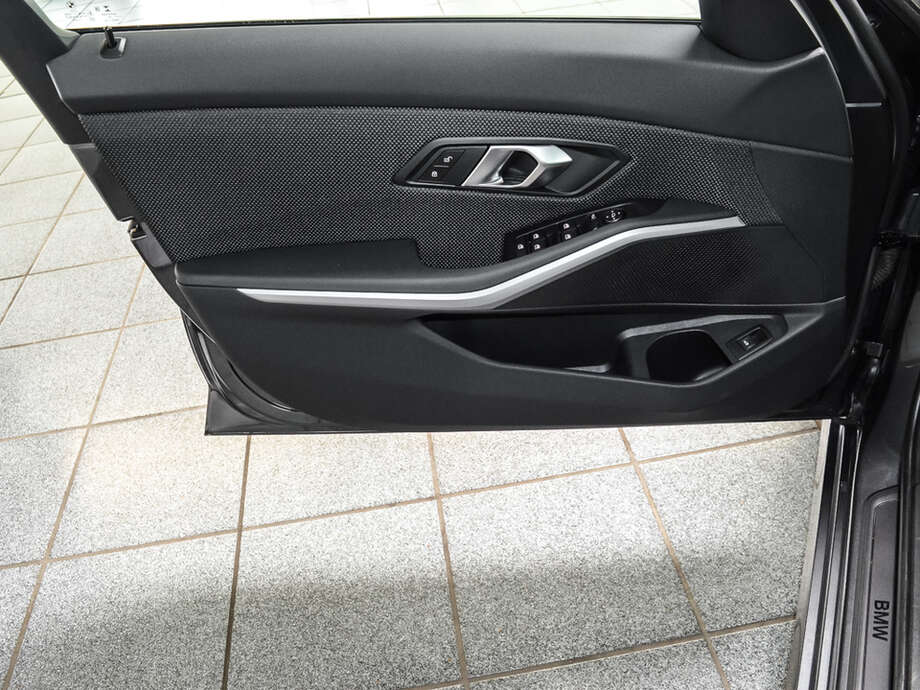 BMW 318i (Bild 15/17)