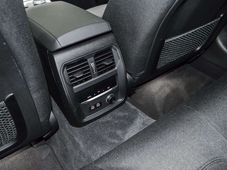 BMW 318i (Bild 16/17)