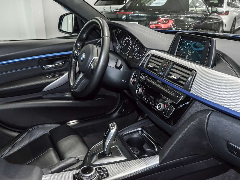 BMW 320i (Bild 7/16)