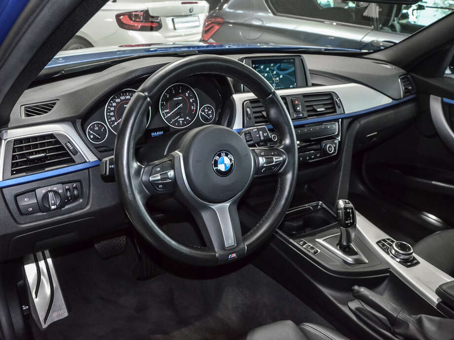 BMW 320i (Bild 8/16)