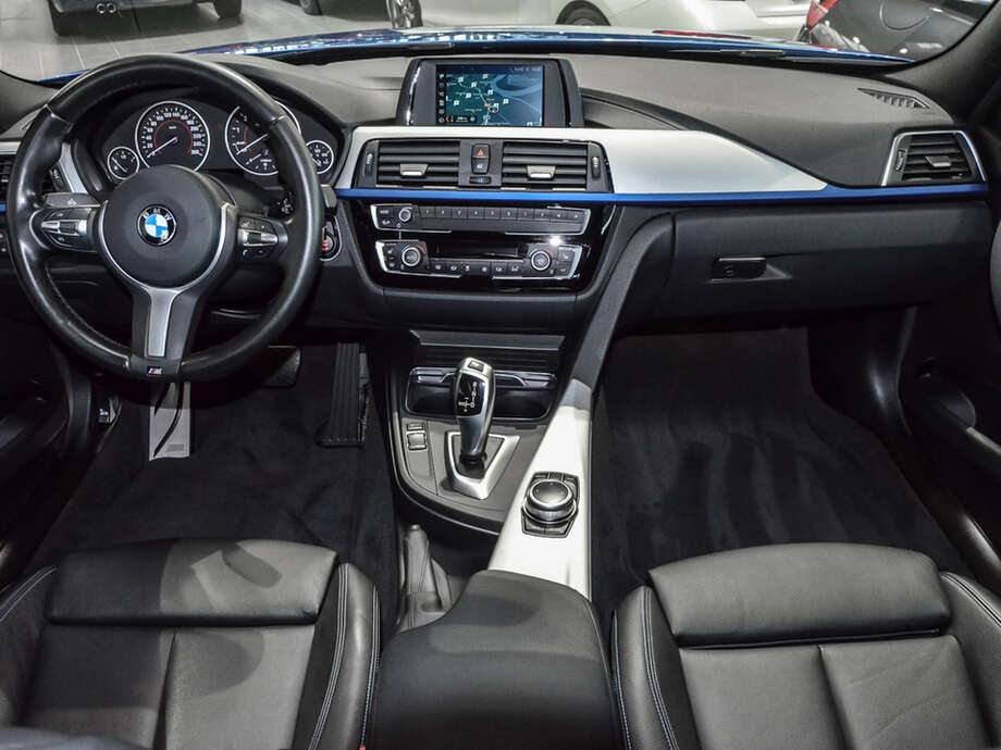 BMW 320i (Bild 9/16)