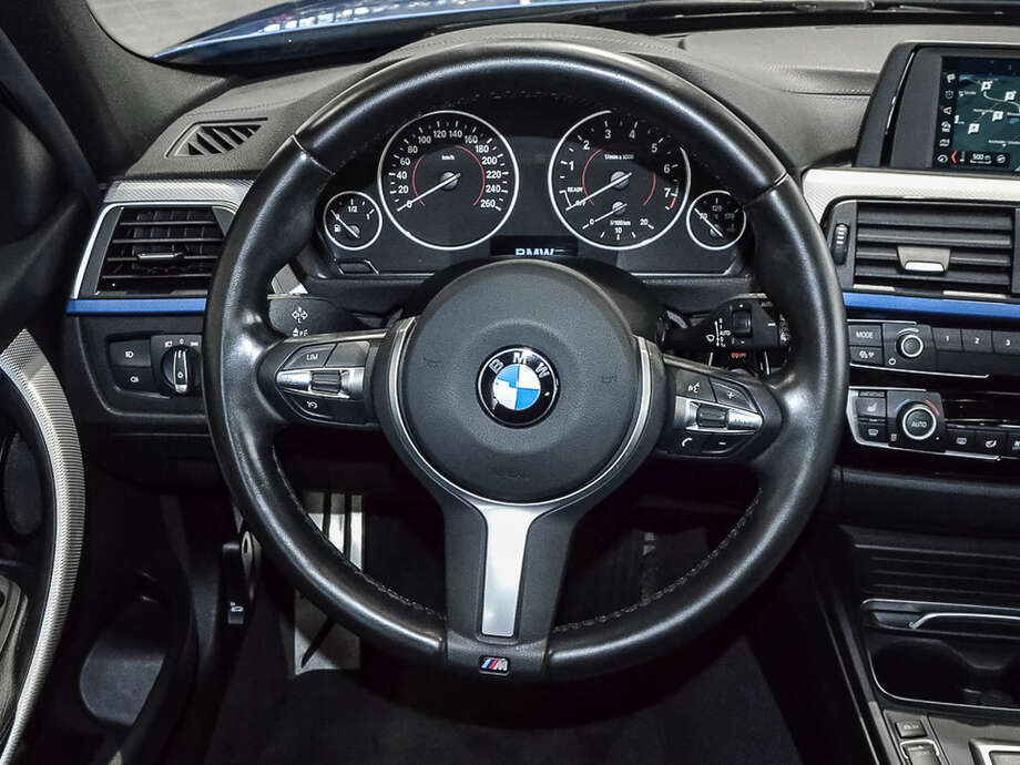 BMW 320i (Bild 10/16)