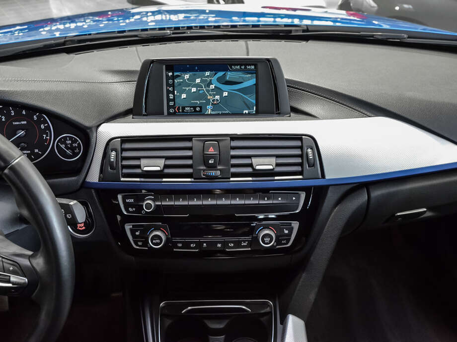 BMW 320i (Bild 11/16)