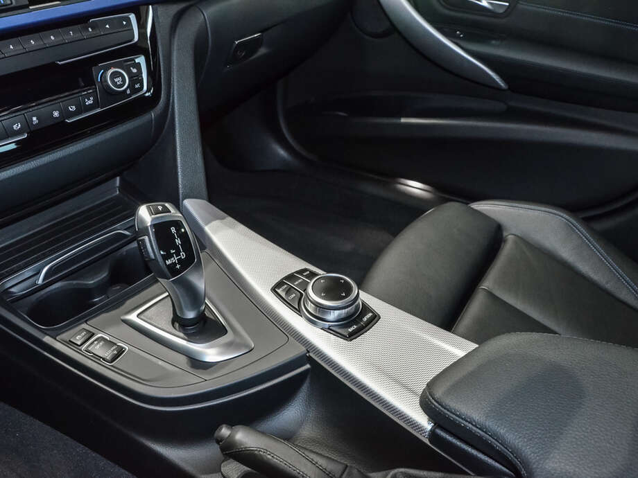 BMW 320i (Bild 12/16)