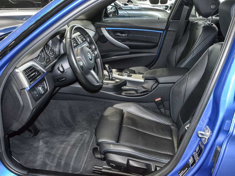 BMW 320i (Bild 14/16)