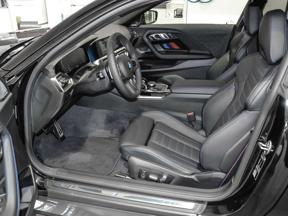 BMW 220i (Bild 8/18)