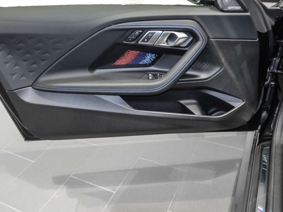 BMW 220i (Bild 10/18)