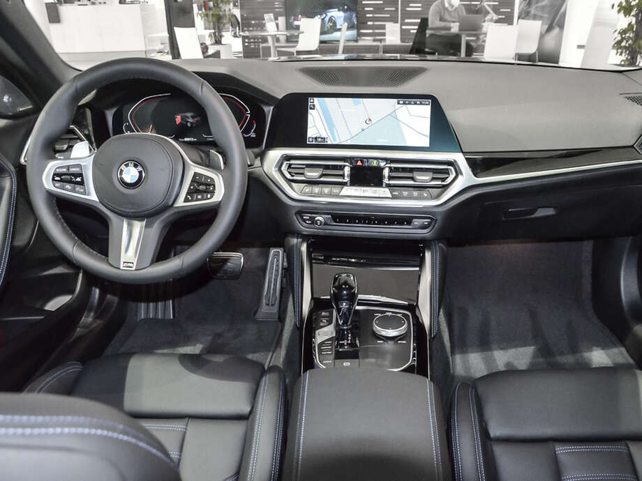 BMW 220i (Bild 12/18)