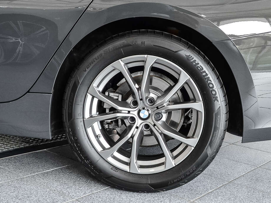BMW 320d xDrive (Bild 6/19)