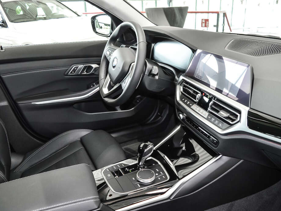 BMW 320d xDrive (Bild 7/19)