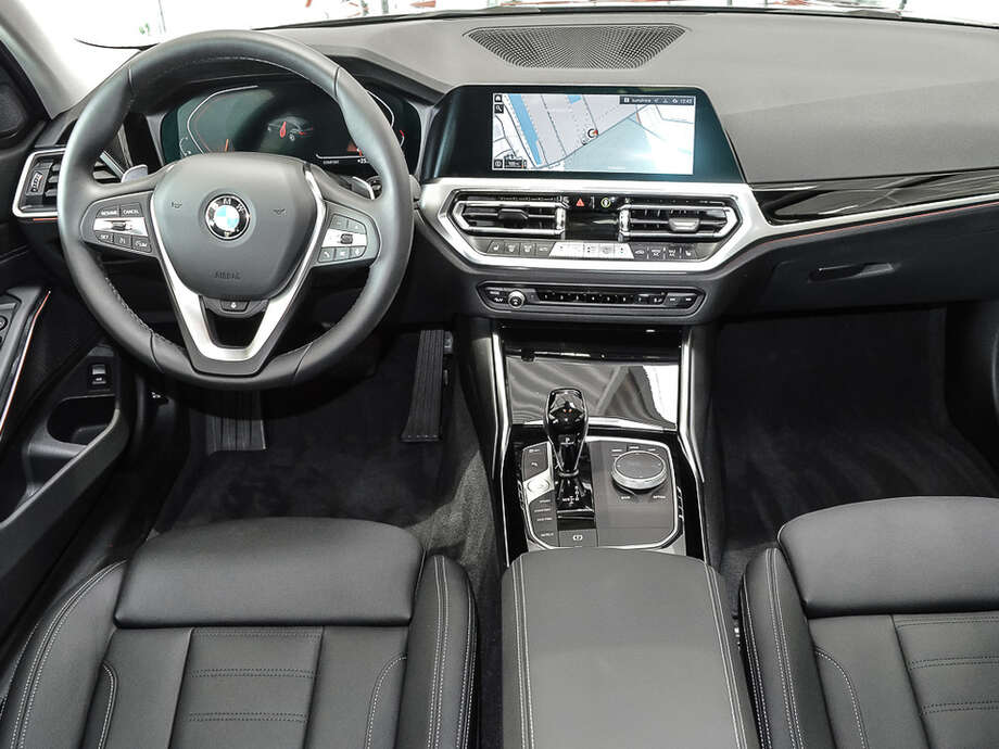 BMW 320d xDrive (Bild 9/19)