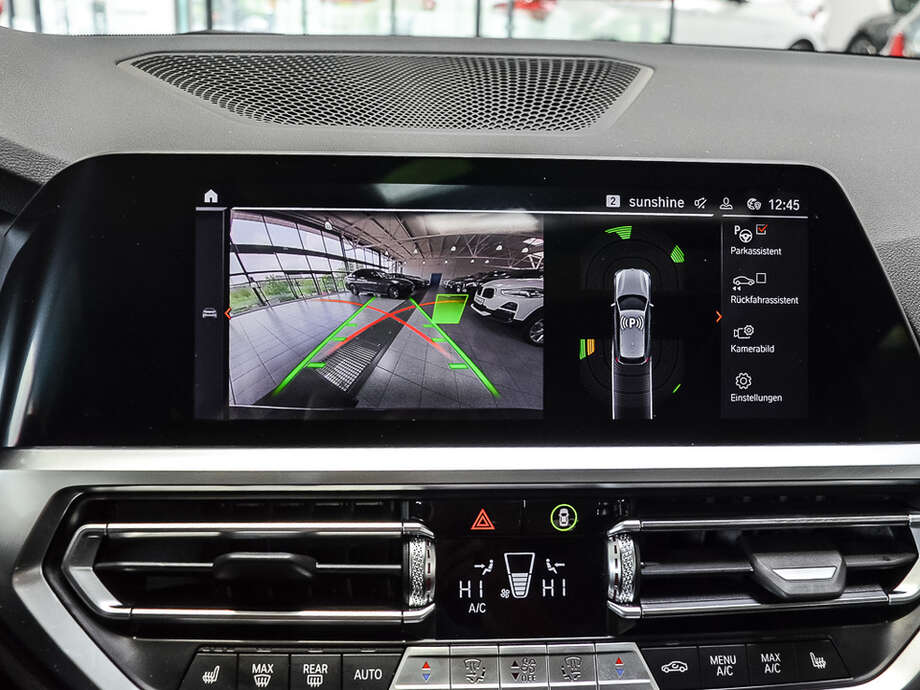 BMW 320d xDrive (Bild 12/19)
