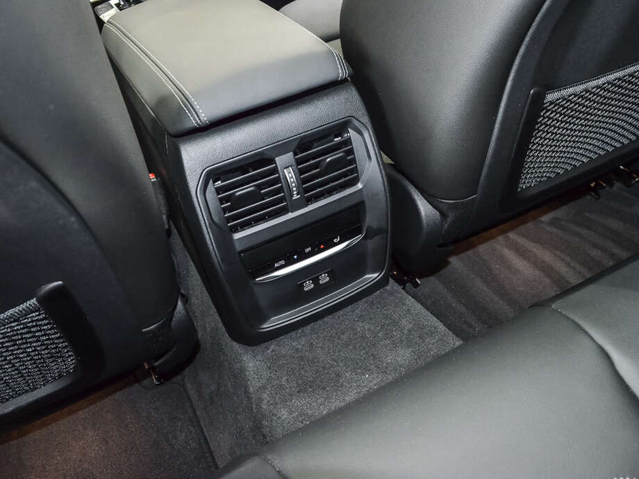 BMW 320d xDrive (Bild 18/19)