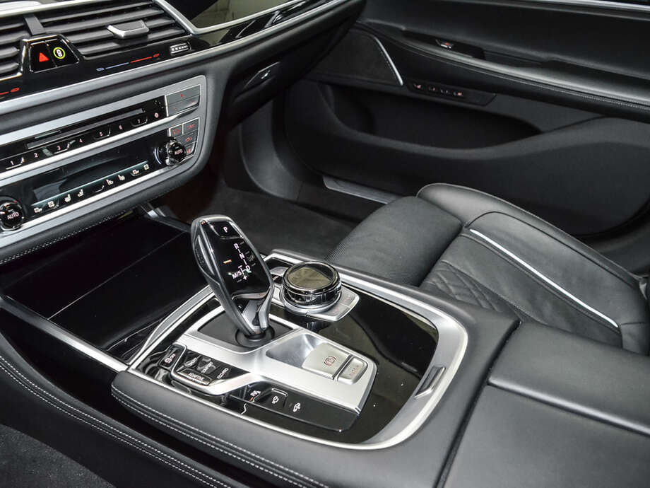 BMW 740d xDrive (Bild 11/19)