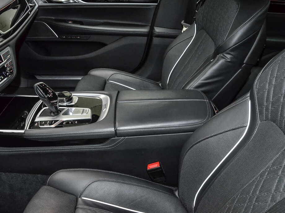 BMW 740d xDrive (Bild 12/19)