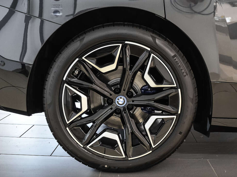 BMW iX (Bild 3/19)